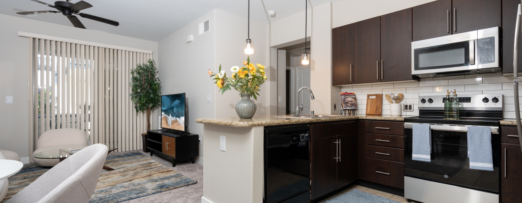 Apartments for Rent in Woodland Hills